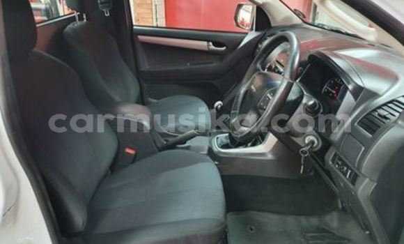 Nunua Ilio tumika Isuzu KB Nyeupe Gari ndani ya Beitbridge nchini Matabeleland Kusini Nunua Ilio tumika Isuzu KB Nyeupe Gari ndani ya Beitbridge nchini Matabeleland Kusini