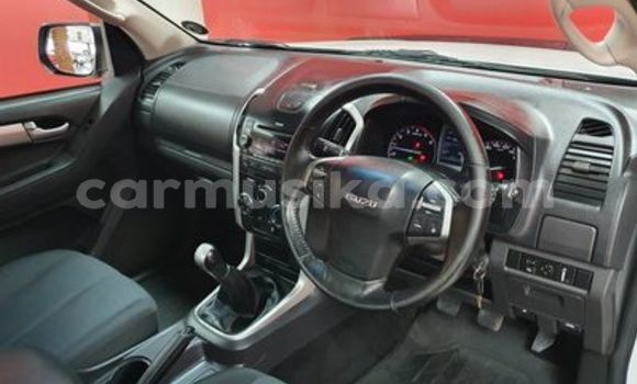 Nunua Ilio tumika Isuzu KB Nyeupe Gari ndani ya Beitbridge nchini Matabeleland Kusini Nunua Ilio tumika Isuzu KB Nyeupe Gari ndani ya Beitbridge nchini Matabeleland Kusini