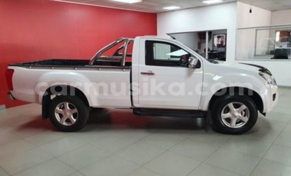 Nunua Ilio tumika Isuzu KB Nyeupe Gari ndani ya Beitbridge nchini Matabeleland Kusini Nunua Ilio tumika Isuzu KB Nyeupe Gari ndani ya Beitbridge nchini Matabeleland Kusini