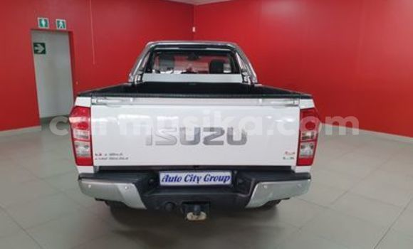 Nunua Ilio tumika Isuzu KB Nyeupe Gari ndani ya Beitbridge nchini Matabeleland Kusini Nunua Ilio tumika Isuzu KB Nyeupe Gari ndani ya Beitbridge nchini Matabeleland Kusini