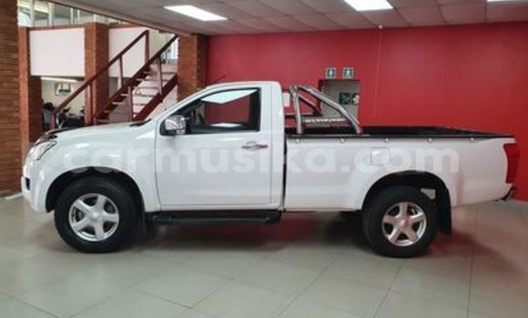 Nunua Ilio tumika Isuzu KB Nyeupe Gari ndani ya Beitbridge nchini Matabeleland Kusini Nunua Ilio tumika Isuzu KB Nyeupe Gari ndani ya Beitbridge nchini Matabeleland Kusini