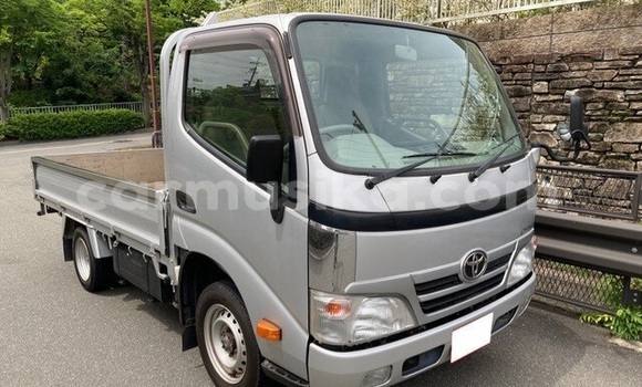 Buy Used Toyota Dyna Silver Truck in Beitbridge in Matabeleland South