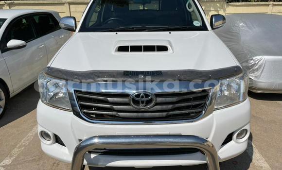 Buy New Toyota Hilux White Car in Avondale in Harare Buy New Toyota Hilux White Car in Avondale in Harare