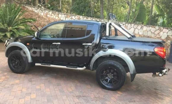 Acheter Occasion Voiture Mitsubishi Pajero Noir à Beitbridge, Matabeleland South Acheter Occasion Voiture Mitsubishi Pajero Noir à Beitbridge, Matabeleland South