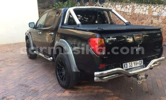 Acheter Occasion Voiture Mitsubishi Pajero Noir à Beitbridge, Matabeleland South Acheter Occasion Voiture Mitsubishi Pajero Noir à Beitbridge, Matabeleland South