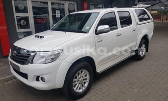 Buy Used Toyota Hilux White Car in Beitbridge in Matabeleland South