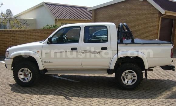 Buy Used Toyota Hilux White Car in Beitbridge in Matabeleland South Buy Used Toyota Hilux White Car in Beitbridge in Matabeleland South