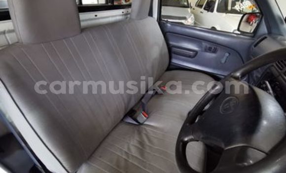 Buy Used Toyota Hilux White Car in Beitbridge in Matabeleland South Buy Used Toyota Hilux White Car in Beitbridge in Matabeleland South