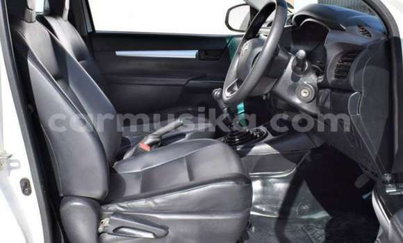 Nunua Ilio tumika Toyota Hilux Nyeupe Gari ndani ya Beitbridge nchini Matabeleland Kusini Nunua Ilio tumika Toyota Hilux Nyeupe Gari ndani ya Beitbridge nchini Matabeleland Kusini