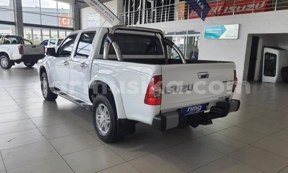 Acheter Occasion Voiture Isuzu KB Blanc à Beitbridge, Matabeleland South