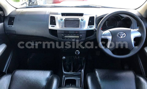 Tenga Tsaru Toyota Hilux Sirivha Mota in Beitbridge in Matabeleland South Tenga Tsaru Toyota Hilux Sirivha Mota in Beitbridge in Matabeleland South