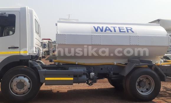 Acheter Occasion Utilitaire Mercedes‒Benz Atego Blanc à Bulawayo, Bulawayo Acheter Occasion Utilitaire Mercedes‒Benz Atego Blanc à Bulawayo, Bulawayo