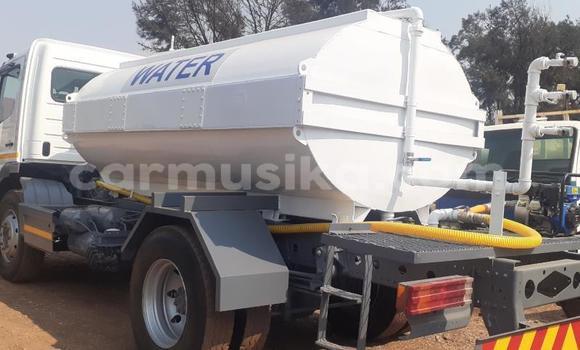 Acheter Occasion Utilitaire Mercedes‒Benz Atego Blanc à Bulawayo, Bulawayo Acheter Occasion Utilitaire Mercedes‒Benz Atego Blanc à Bulawayo, Bulawayo