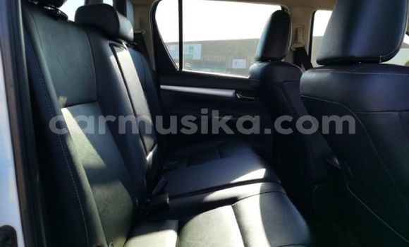 Acheter Occasion Voiture Toyota Hilux Blanc à Beitbridge, Matabeleland South Acheter Occasion Voiture Toyota Hilux Blanc à Beitbridge, Matabeleland South