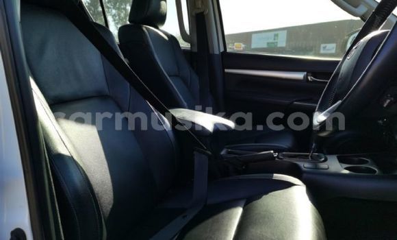 Acheter Occasion Voiture Toyota Hilux Blanc à Beitbridge, Matabeleland South Acheter Occasion Voiture Toyota Hilux Blanc à Beitbridge, Matabeleland South