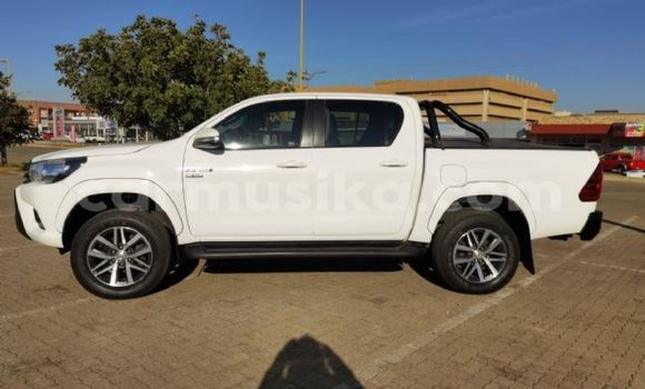 Acheter Occasion Voiture Toyota Hilux Blanc à Beitbridge, Matabeleland South Acheter Occasion Voiture Toyota Hilux Blanc à Beitbridge, Matabeleland South