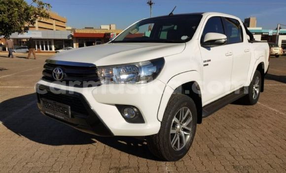 Acheter Occasion Voiture Toyota Hilux Blanc à Beitbridge, Matabeleland South Acheter Occasion Voiture Toyota Hilux Blanc à Beitbridge, Matabeleland South