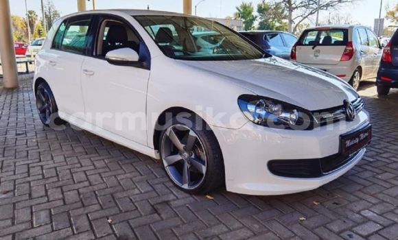 Nunua Ilio tumika Volkswagen Golf Nyeupe Gari ndani ya Beitbridge nchini Matabeleland Kusini
