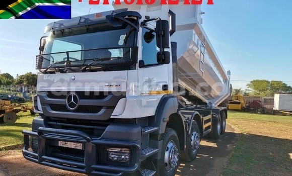 Nunua Ilio tumika Isuzu FTR 850 Nyeupe Lori ndani ya Harare nchini Harare