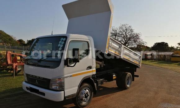 Nunua Ilio tumika Mitsubishi Canter Nyeupe Lori ndani ya Beitbridge nchini Matabeleland Kusini Nunua Ilio tumika Mitsubishi Canter Nyeupe Lori ndani ya Beitbridge nchini Matabeleland Kusini