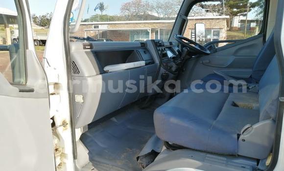 Nunua Ilio tumika Mitsubishi Canter Nyeupe Lori ndani ya Beitbridge nchini Matabeleland Kusini Nunua Ilio tumika Mitsubishi Canter Nyeupe Lori ndani ya Beitbridge nchini Matabeleland Kusini