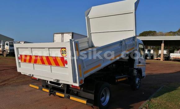Nunua Ilio tumika Mitsubishi Canter Nyeupe Lori ndani ya Beitbridge nchini Matabeleland Kusini Nunua Ilio tumika Mitsubishi Canter Nyeupe Lori ndani ya Beitbridge nchini Matabeleland Kusini