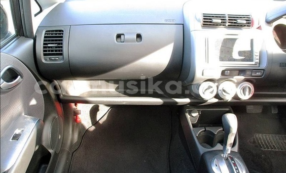 Acheter Occasion Voiture Honda Fit Beige à Beitbridge, Matabeleland South Acheter Occasion Voiture Honda Fit Beige à Beitbridge, Matabeleland South