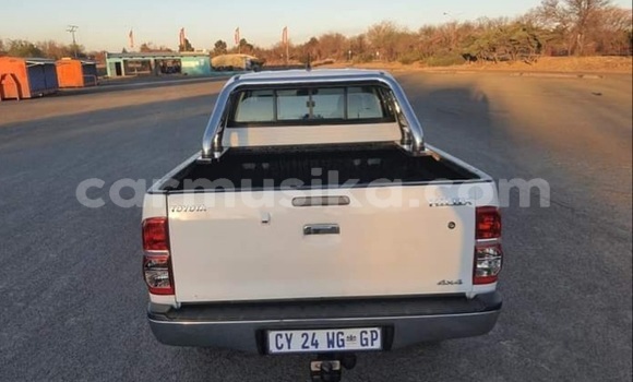 Buy Used Toyota Hilux White Car in Beitbridge in Matabeleland South Buy Used Toyota Hilux White Car in Beitbridge in Matabeleland South