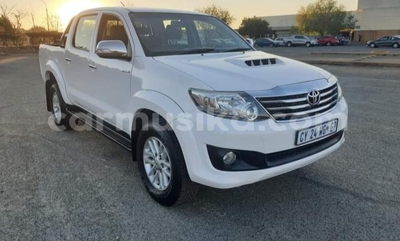 Buy Used Toyota Hilux White Car in Beitbridge in Matabeleland South Buy Used Toyota Hilux White Car in Beitbridge in Matabeleland South