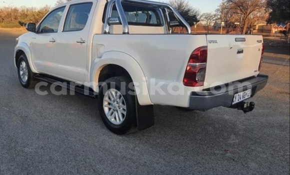 Buy Used Toyota Hilux White Car in Beitbridge in Matabeleland South Buy Used Toyota Hilux White Car in Beitbridge in Matabeleland South