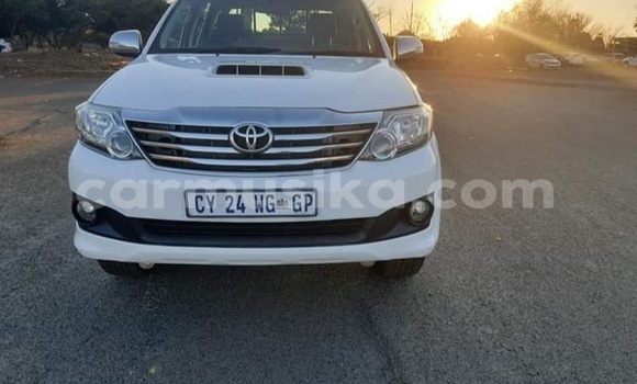Buy Used Toyota Hilux White Car in Beitbridge in Matabeleland South Buy Used Toyota Hilux White Car in Beitbridge in Matabeleland South