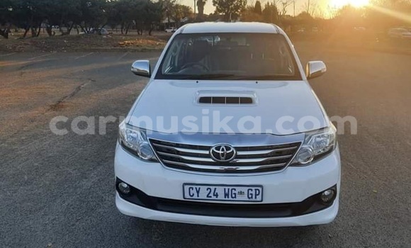 Buy Used Toyota Hilux White Car in Beitbridge in Matabeleland South Buy Used Toyota Hilux White Car in Beitbridge in Matabeleland South