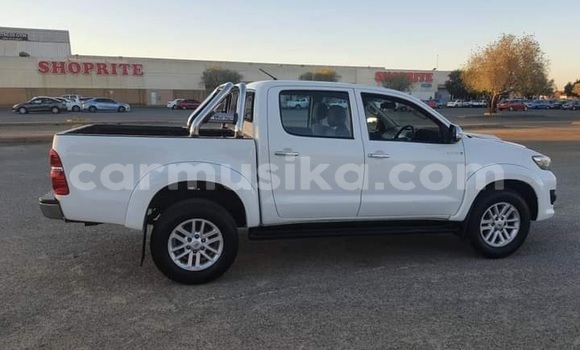 Buy Used Toyota Hilux White Car in Beitbridge in Matabeleland South Buy Used Toyota Hilux White Car in Beitbridge in Matabeleland South
