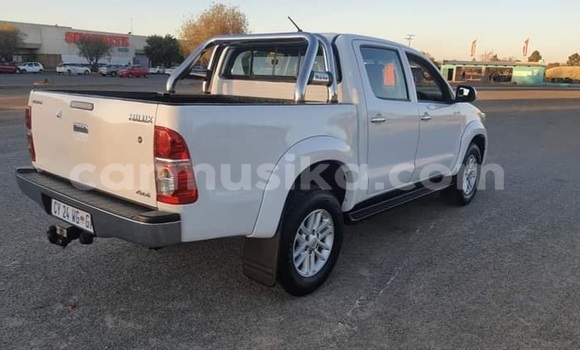 Buy Used Toyota Hilux White Car in Beitbridge in Matabeleland South Buy Used Toyota Hilux White Car in Beitbridge in Matabeleland South