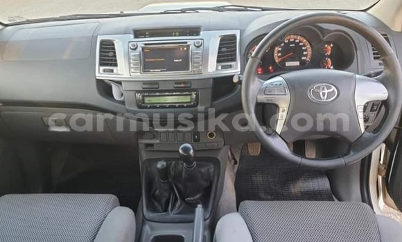 Buy Used Toyota Hilux White Car in Beitbridge in Matabeleland South Buy Used Toyota Hilux White Car in Beitbridge in Matabeleland South