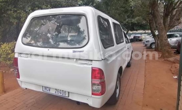 Tenga Tsaru Toyota Hilux Chena Mota in Beitbridge in Matabeleland South Tenga Tsaru Toyota Hilux Chena Mota in Beitbridge in Matabeleland South