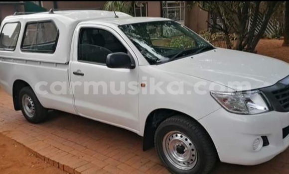Tenga Tsaru Toyota Hilux Chena Mota in Beitbridge in Matabeleland South Tenga Tsaru Toyota Hilux Chena Mota in Beitbridge in Matabeleland South