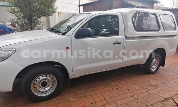Tenga Tsaru Toyota Hilux Chena Mota in Beitbridge in Matabeleland South Tenga Tsaru Toyota Hilux Chena Mota in Beitbridge in Matabeleland South