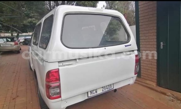 Tenga Tsaru Toyota Hilux Chena Mota in Beitbridge in Matabeleland South Tenga Tsaru Toyota Hilux Chena Mota in Beitbridge in Matabeleland South