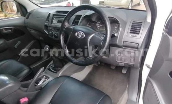 Tenga Tsaru Toyota Hilux Chena Mota in Beitbridge in Matabeleland South Tenga Tsaru Toyota Hilux Chena Mota in Beitbridge in Matabeleland South