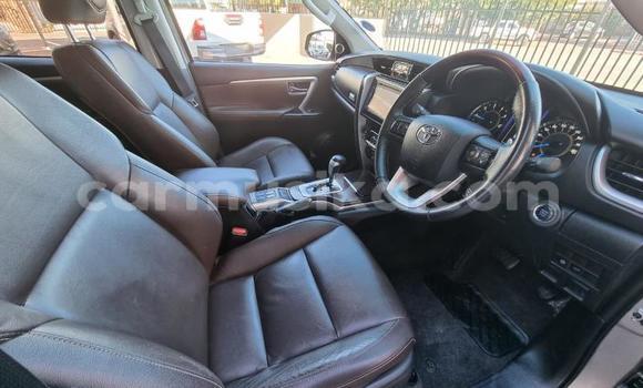 Acheter Occasion Voiture Toyota Fortuner Gris à Beitbridge, Matabeleland South Acheter Occasion Voiture Toyota Fortuner Gris à Beitbridge, Matabeleland South