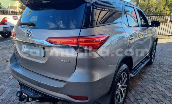 Acheter Occasion Voiture Toyota Fortuner Gris à Beitbridge, Matabeleland South Acheter Occasion Voiture Toyota Fortuner Gris à Beitbridge, Matabeleland South