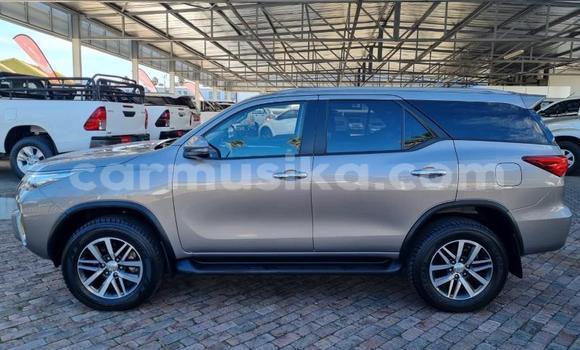 Acheter Occasion Voiture Toyota Fortuner Gris à Beitbridge, Matabeleland South Acheter Occasion Voiture Toyota Fortuner Gris à Beitbridge, Matabeleland South