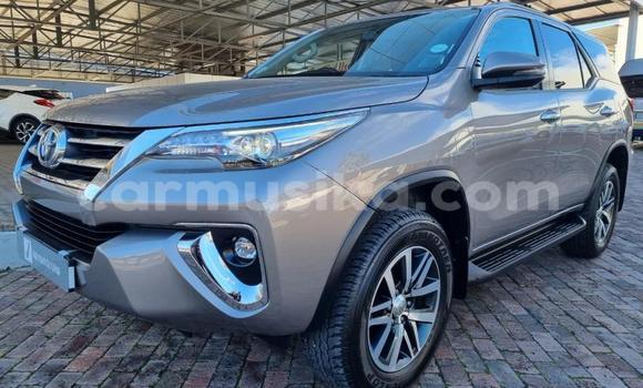 Acheter Occasion Voiture Toyota Fortuner Gris à Beitbridge, Matabeleland South Acheter Occasion Voiture Toyota Fortuner Gris à Beitbridge, Matabeleland South