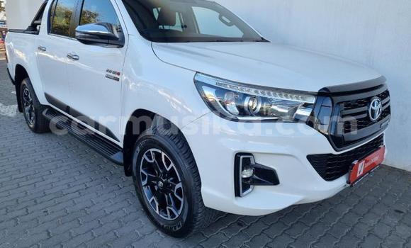 Buy Used Toyota Hilux White Car in Beitbridge in Matabeleland South