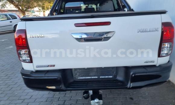 Tenga Tsaru Toyota Hilux Chena Mota in Beitbridge in Matabeleland South Tenga Tsaru Toyota Hilux Chena Mota in Beitbridge in Matabeleland South