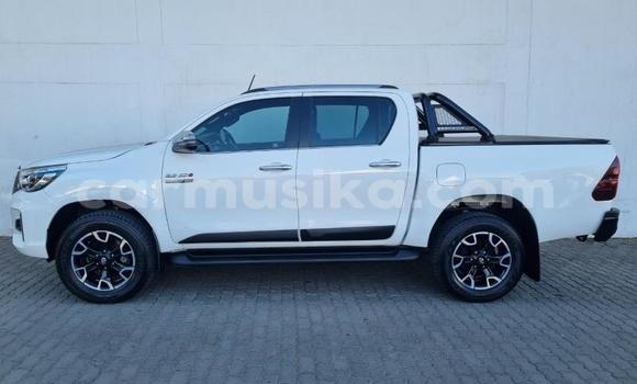 Tenga Tsaru Toyota Hilux Chena Mota in Beitbridge in Matabeleland South Tenga Tsaru Toyota Hilux Chena Mota in Beitbridge in Matabeleland South