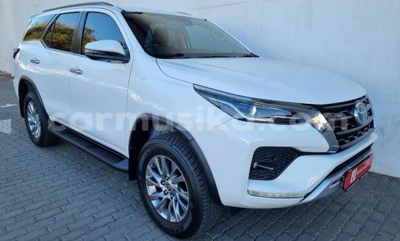 Acheter Occasion Voiture Toyota Fortuner Blanc à Beitbridge, Matabeleland South Acheter Occasion Voiture Toyota Fortuner Blanc à Beitbridge, Matabeleland South