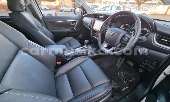 Acheter Occasion Voiture Toyota Fortuner Blanc à Beitbridge, Matabeleland South Acheter Occasion Voiture Toyota Fortuner Blanc à Beitbridge, Matabeleland South