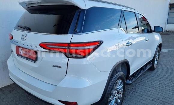 Acheter Occasion Voiture Toyota Fortuner Blanc à Beitbridge, Matabeleland South Acheter Occasion Voiture Toyota Fortuner Blanc à Beitbridge, Matabeleland South